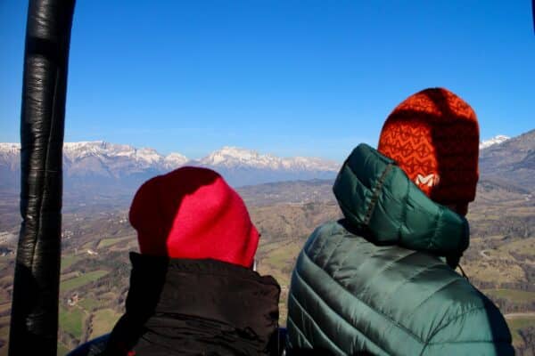 Le vol privé en Montgolfière, un partage convivial de la vue sur les sommets des alpes du sud